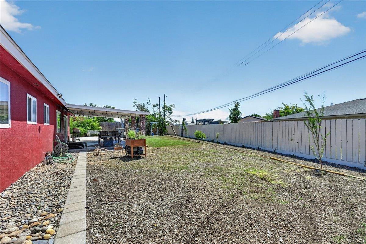 3097 W Sussex Way, Fresno, CA 93722
