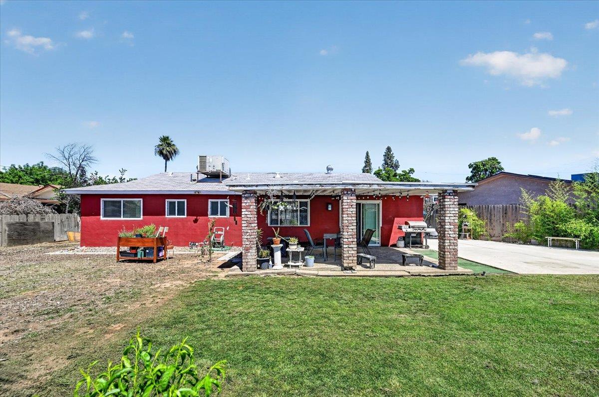 3097 W Sussex Way, Fresno, CA 93722
