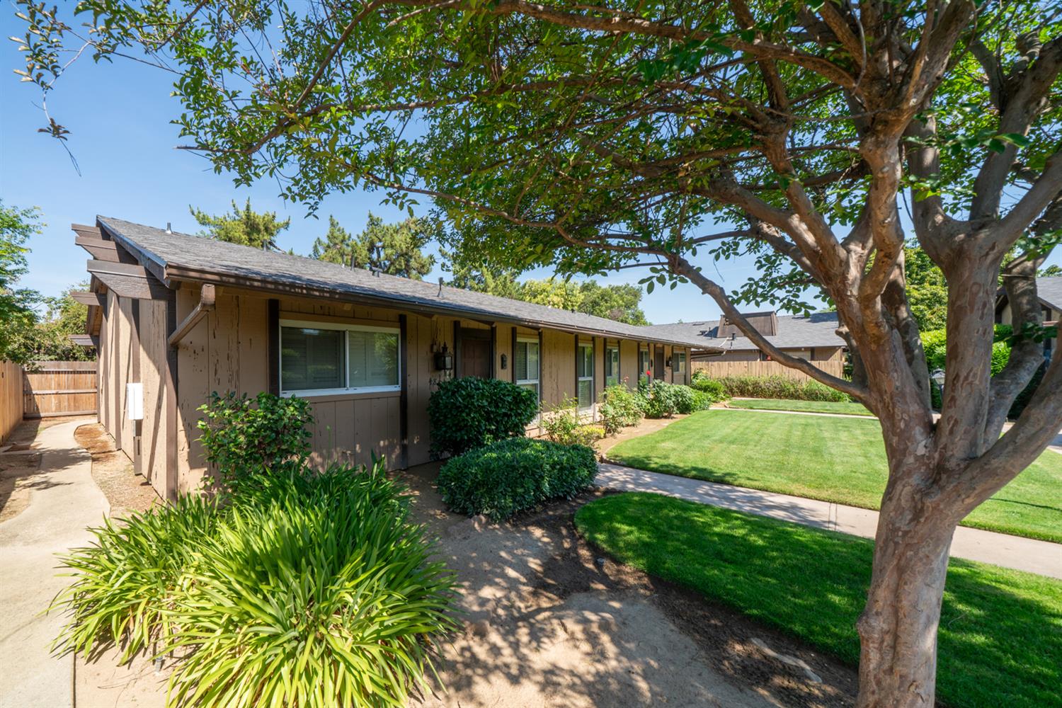 4849 N 7th St #E, Fresno, CA 93726
