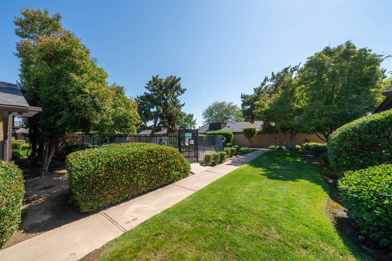 4849 N 7th St #E, Fresno, CA 93726