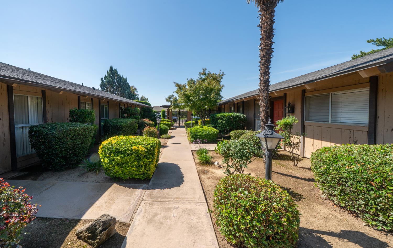 4849 N 7th St #E, Fresno, CA 93726