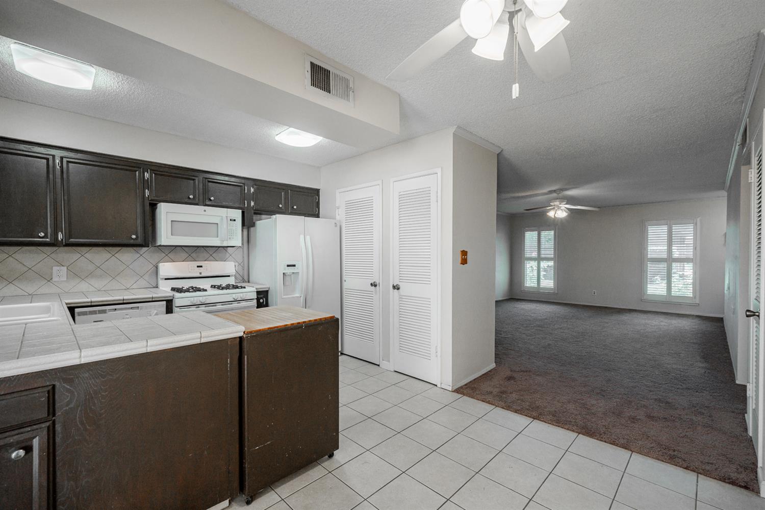 4849 N 7th St #E, Fresno, CA 93726