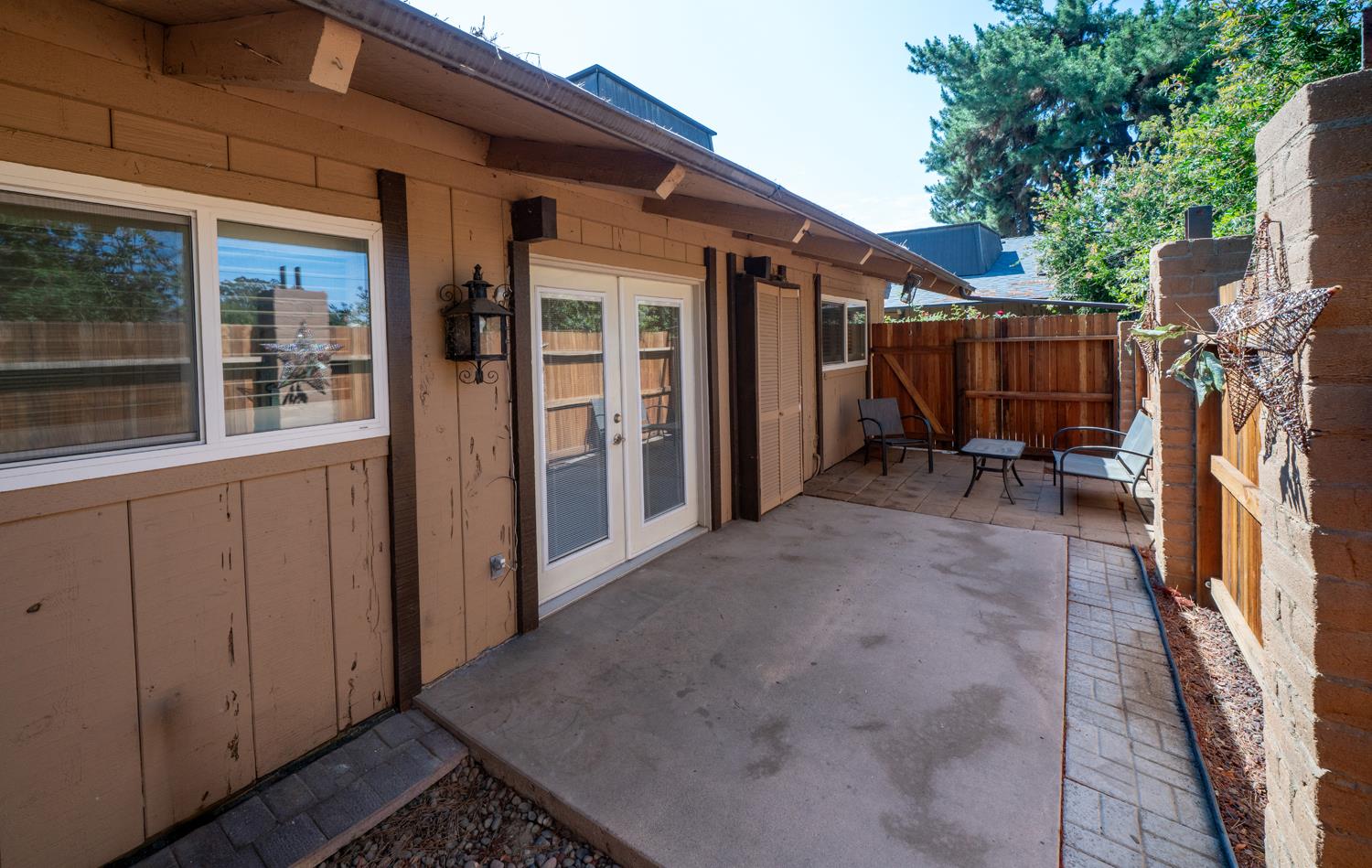 4849 N 7th St #E, Fresno, CA 93726