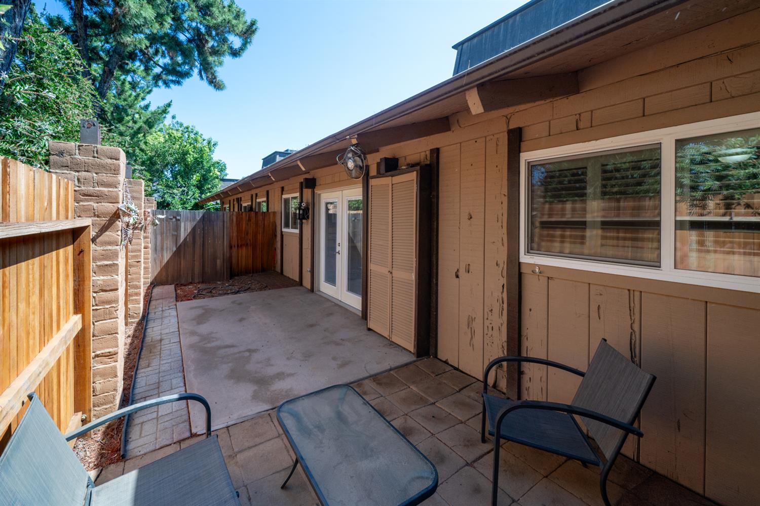 4849 N 7th St #E, Fresno, CA 93726