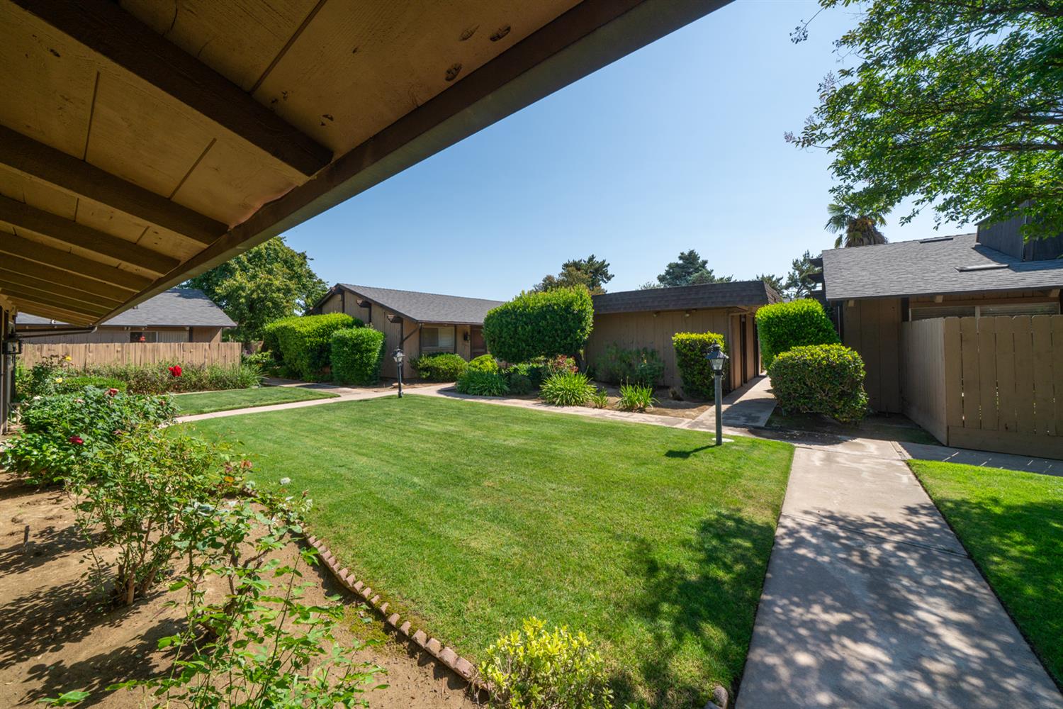 4849 N 7th St #E, Fresno, CA 93726