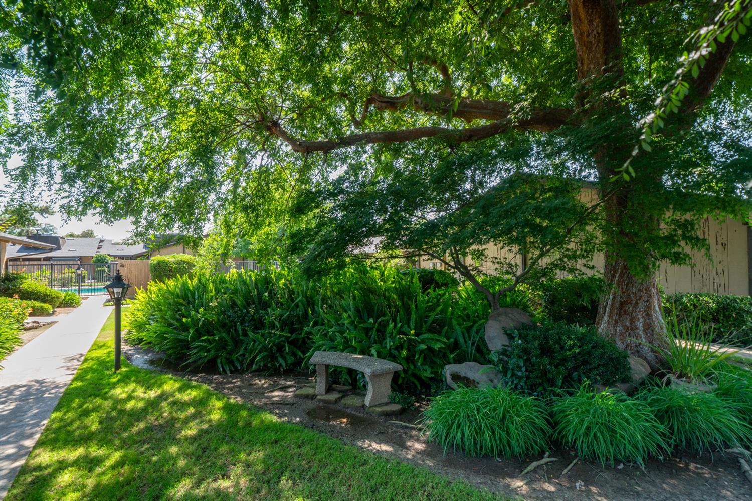 4849 N 7th St #E, Fresno, CA 93726