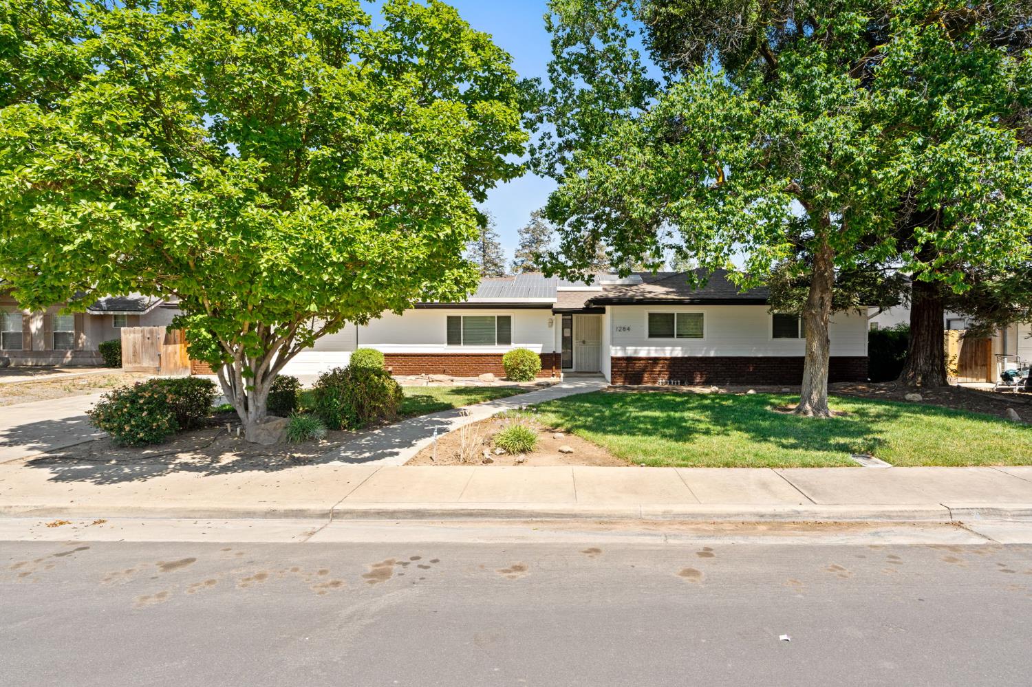 1284 N Riverview Ave, Reedley, CA 93654