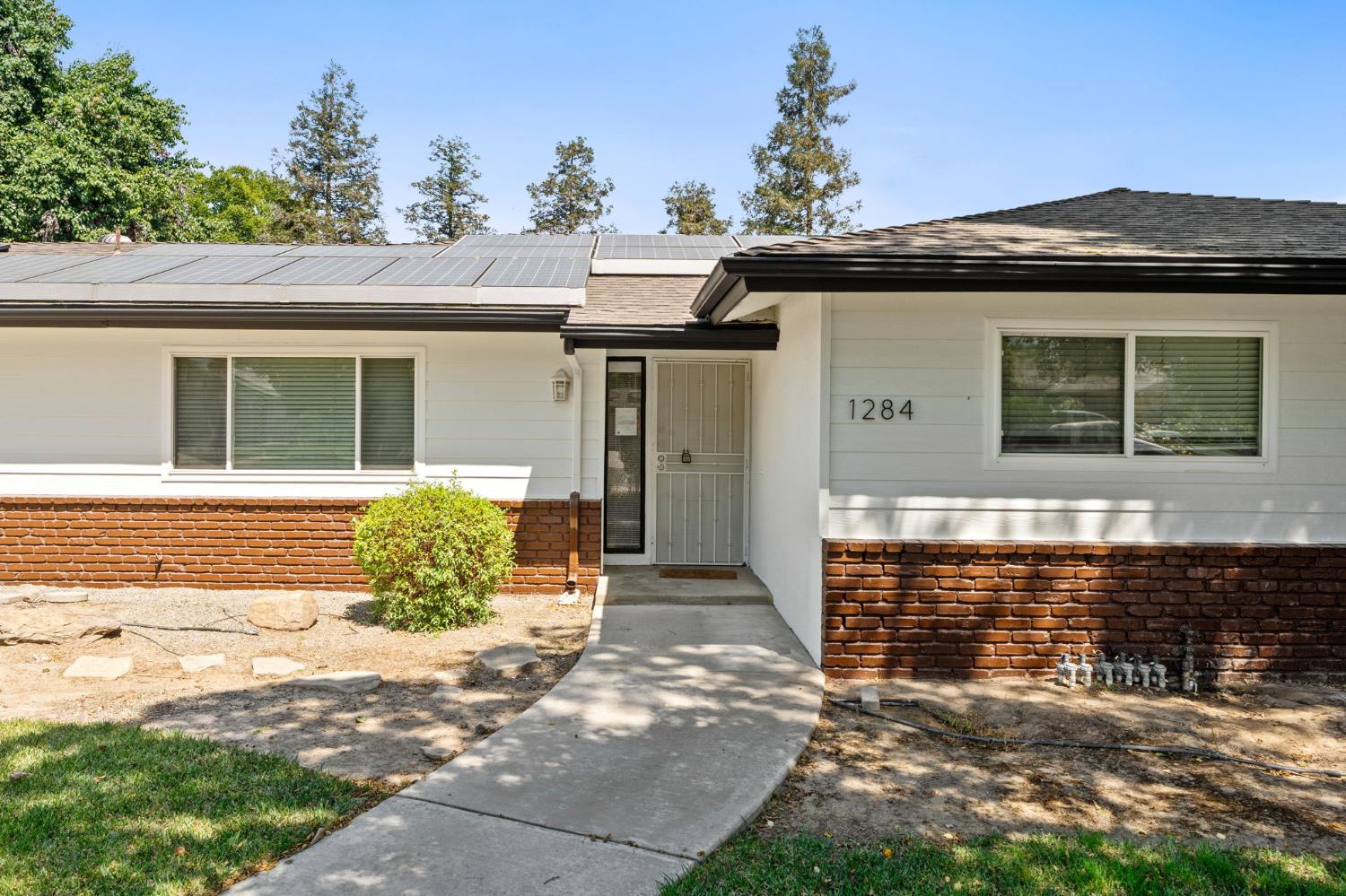1284 N Riverview Ave, Reedley, CA 93654