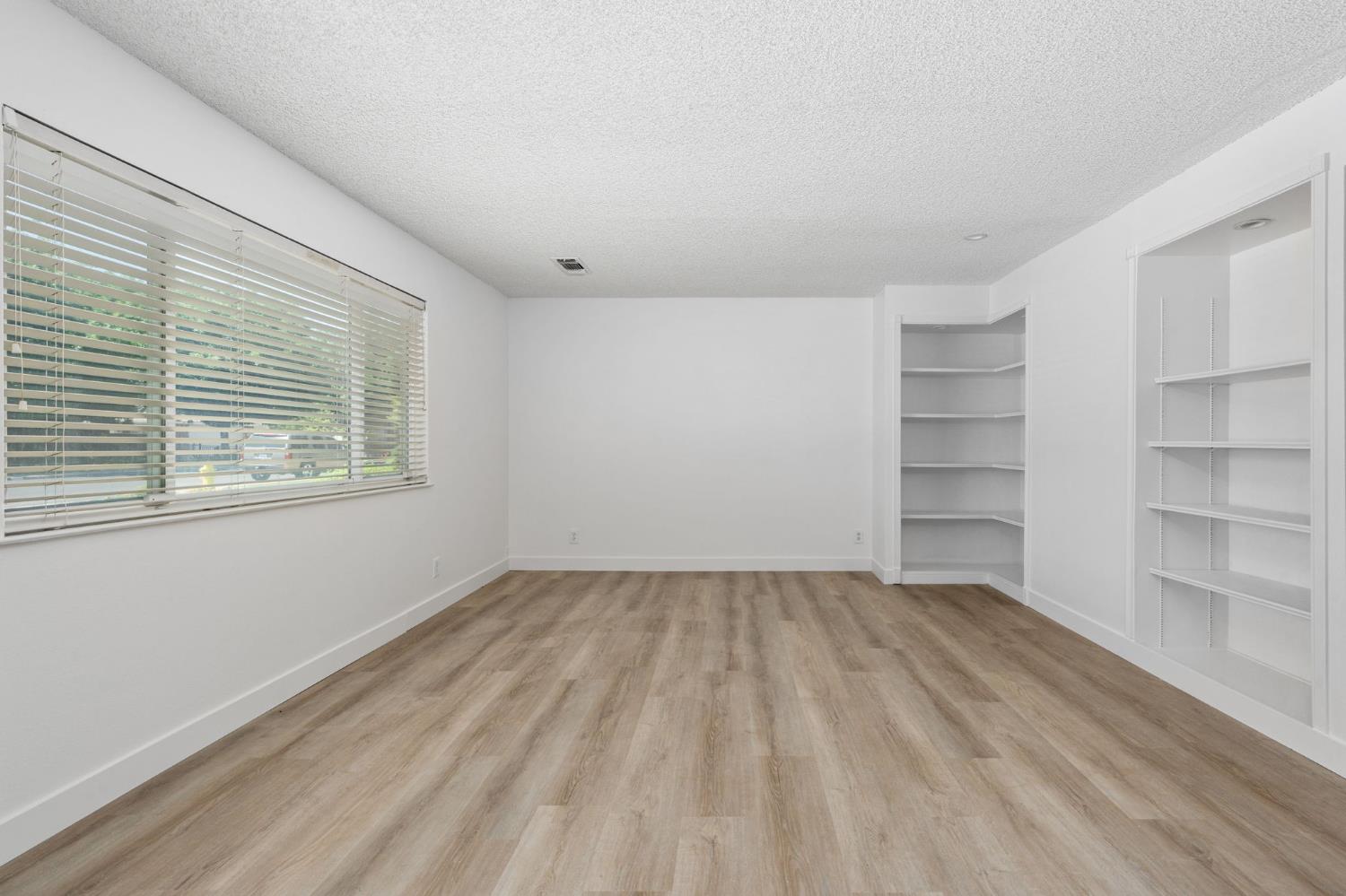 1284 N Riverview Ave, Reedley, CA 93654