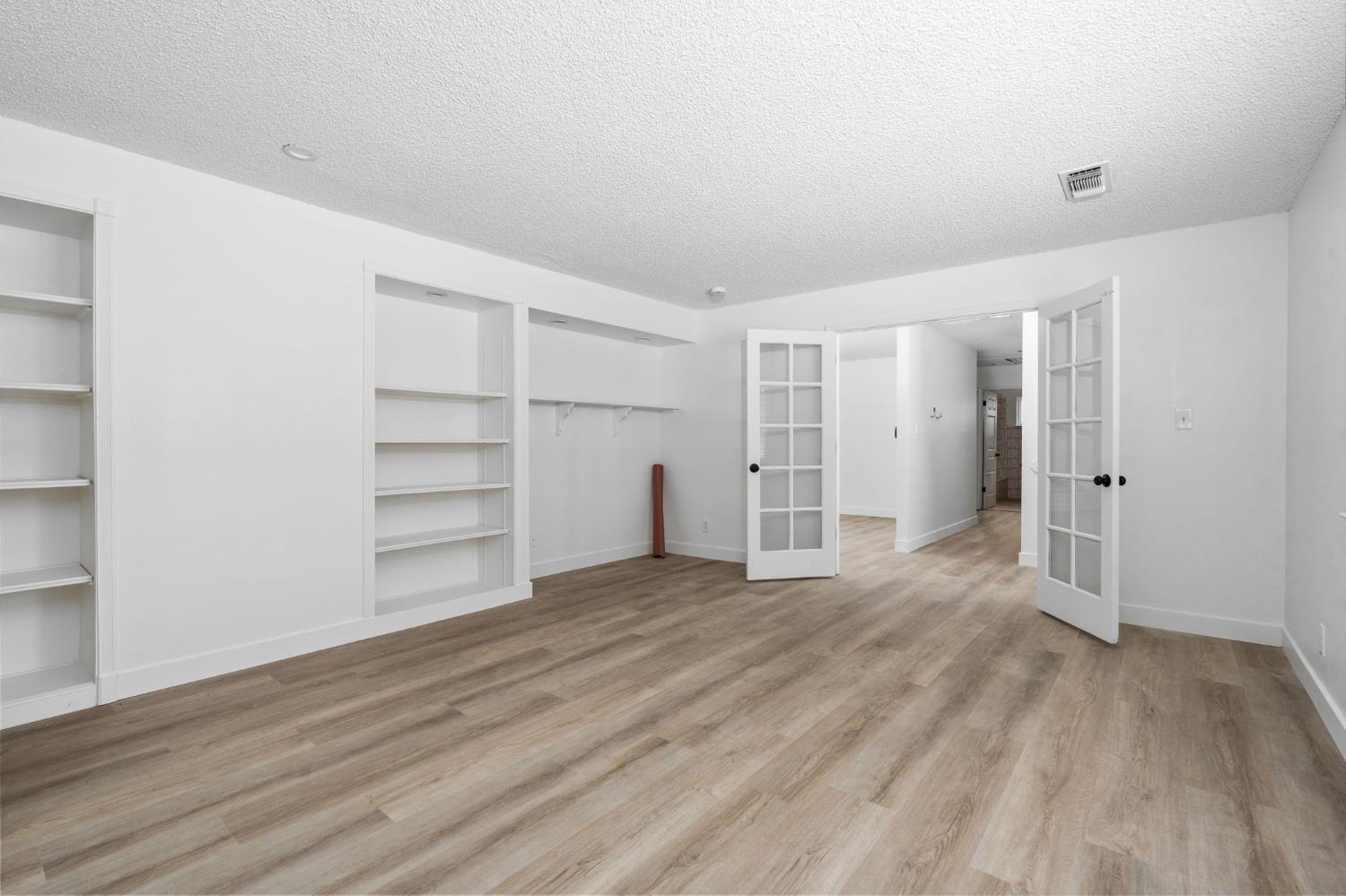 1284 N Riverview Ave, Reedley, CA 93654