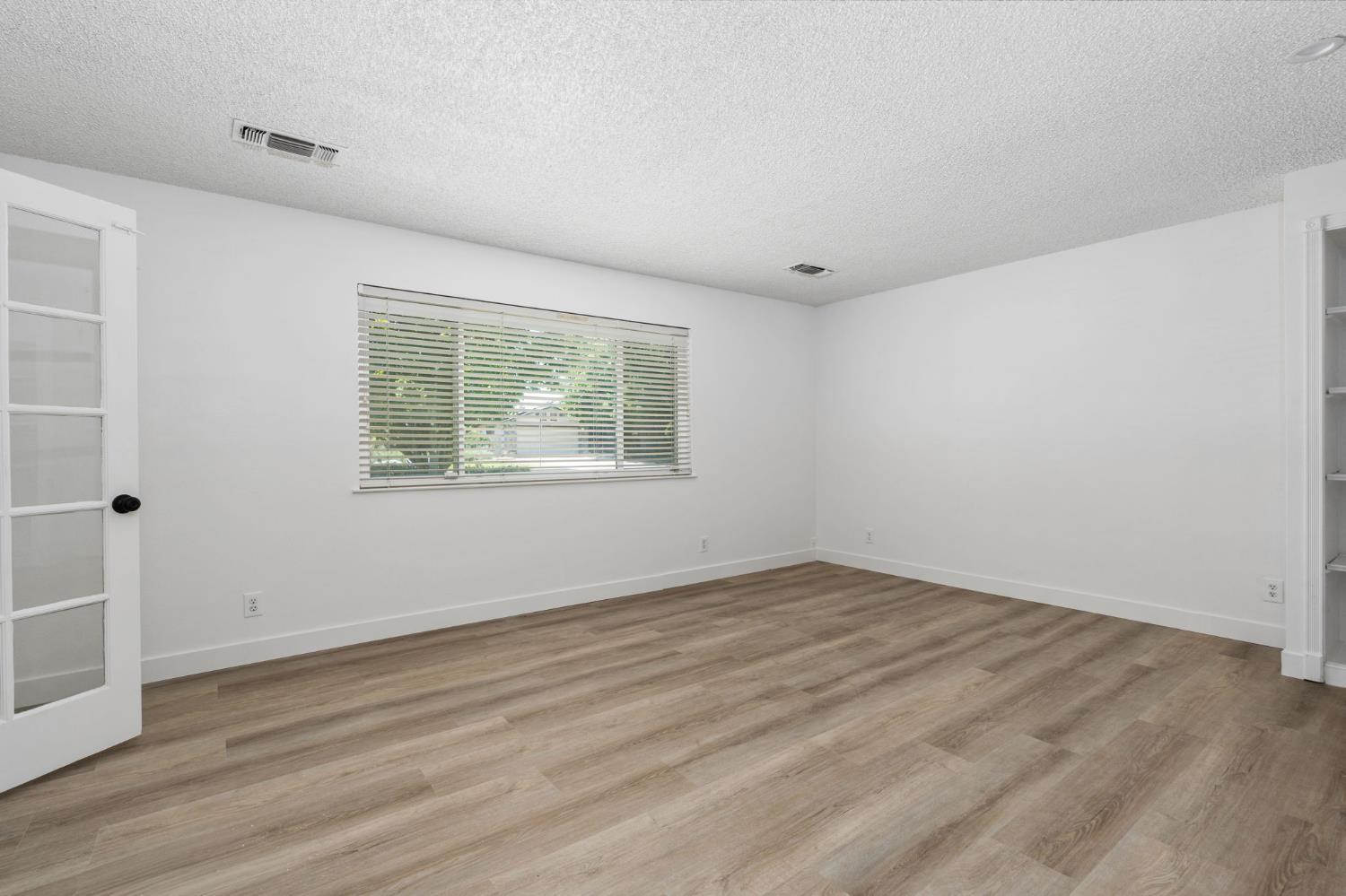 1284 N Riverview Ave, Reedley, CA 93654