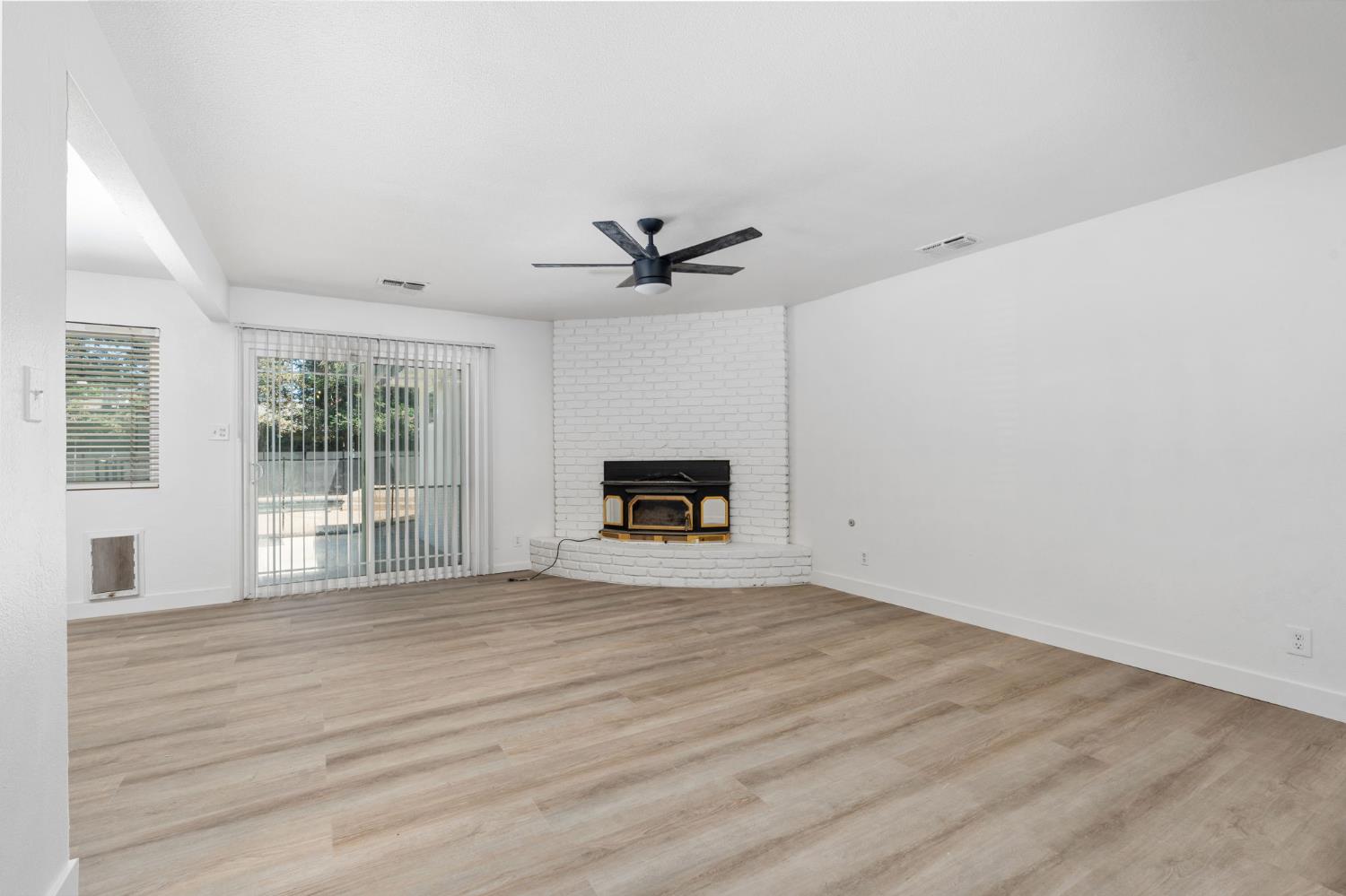 1284 N Riverview Ave, Reedley, CA 93654