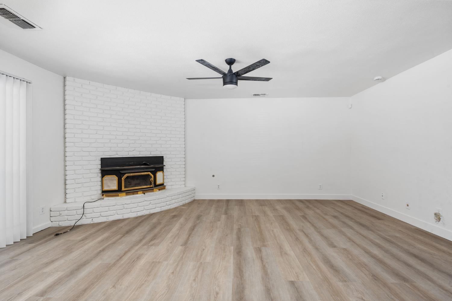 1284 N Riverview Ave, Reedley, CA 93654