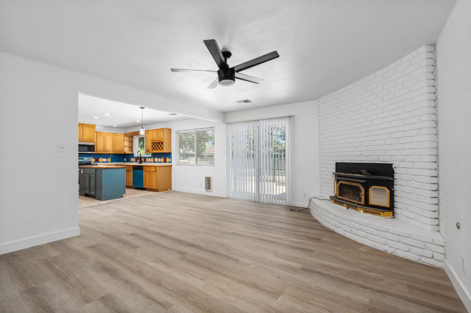 1284 N Riverview Ave, Reedley, CA 93654