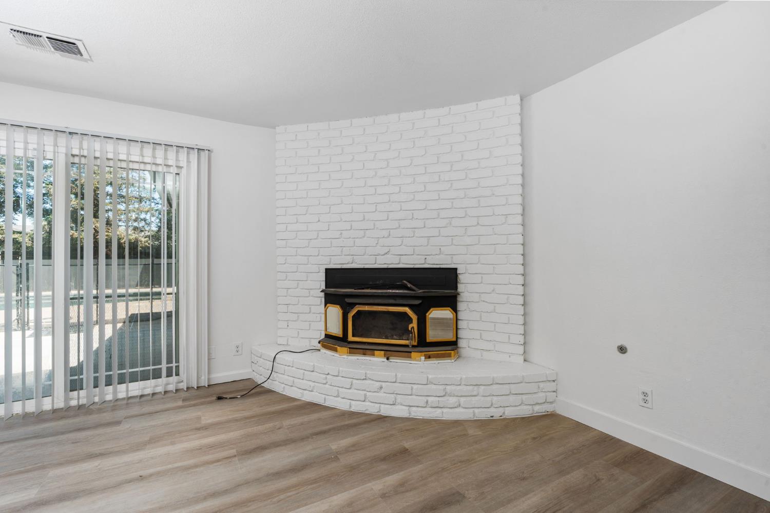 1284 N Riverview Ave, Reedley, CA 93654