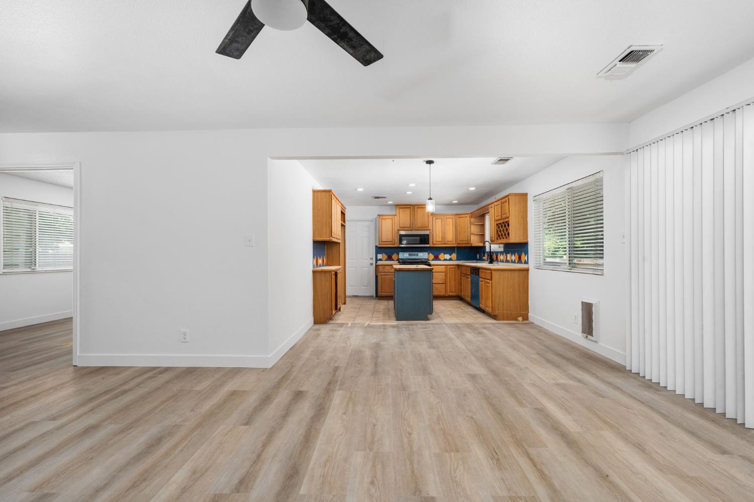 1284 N Riverview Ave, Reedley, CA 93654