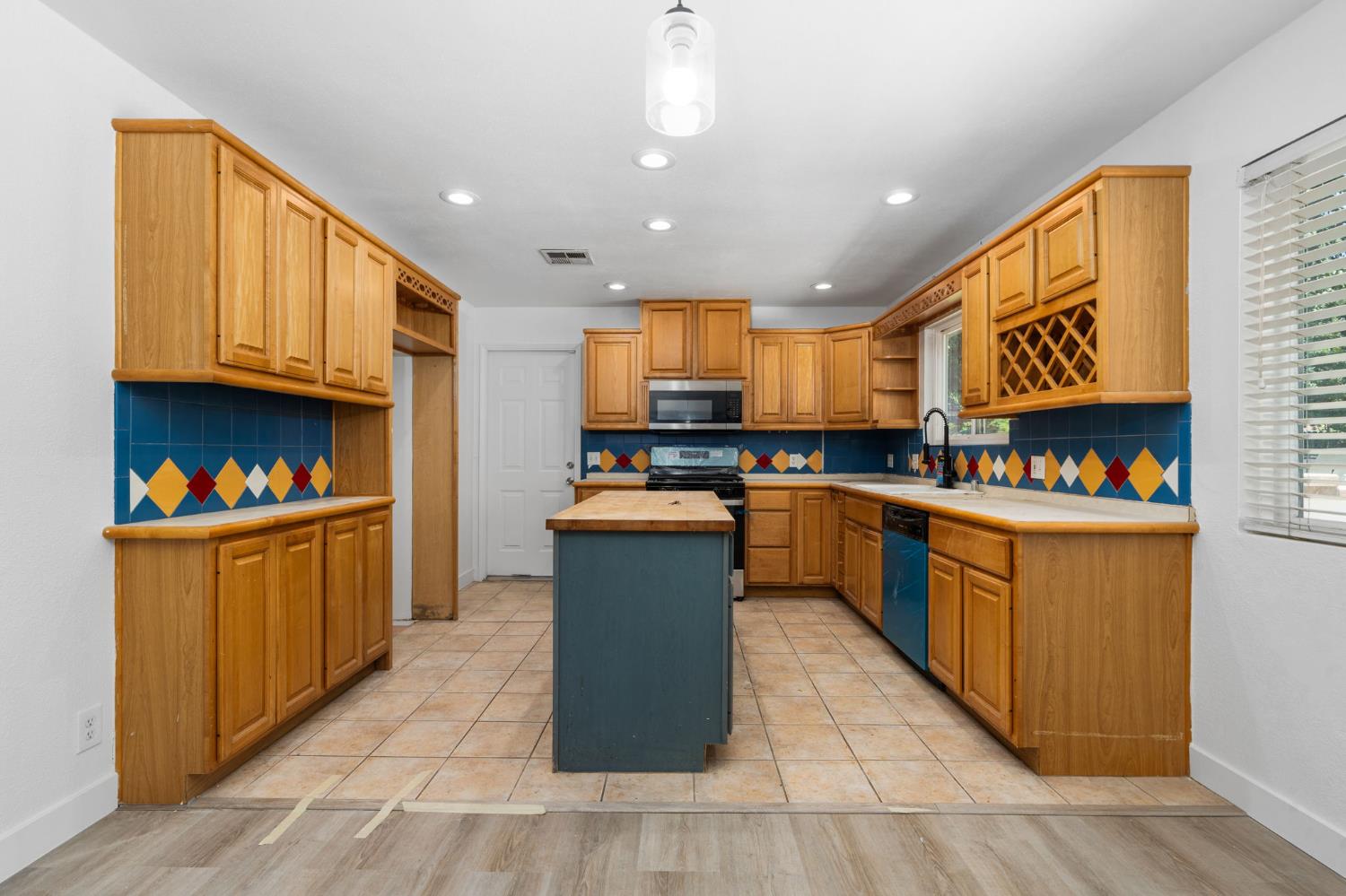 1284 N Riverview Ave, Reedley, CA 93654