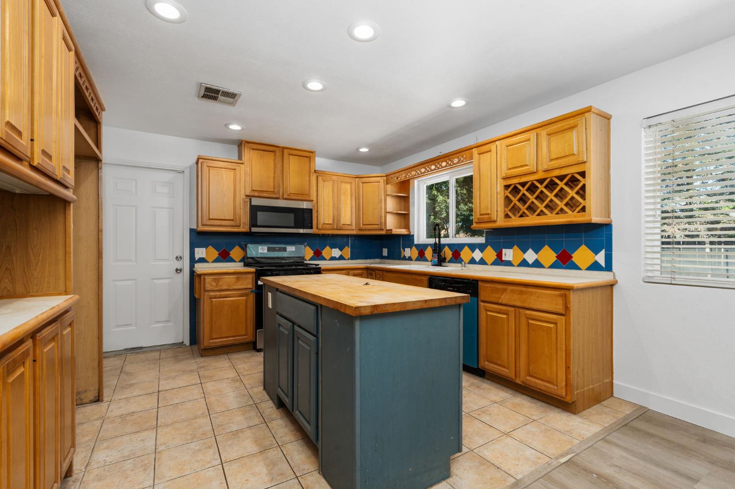 1284 N Riverview Ave, Reedley, CA 93654