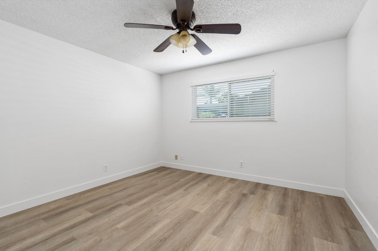 1284 N Riverview Ave, Reedley, CA 93654