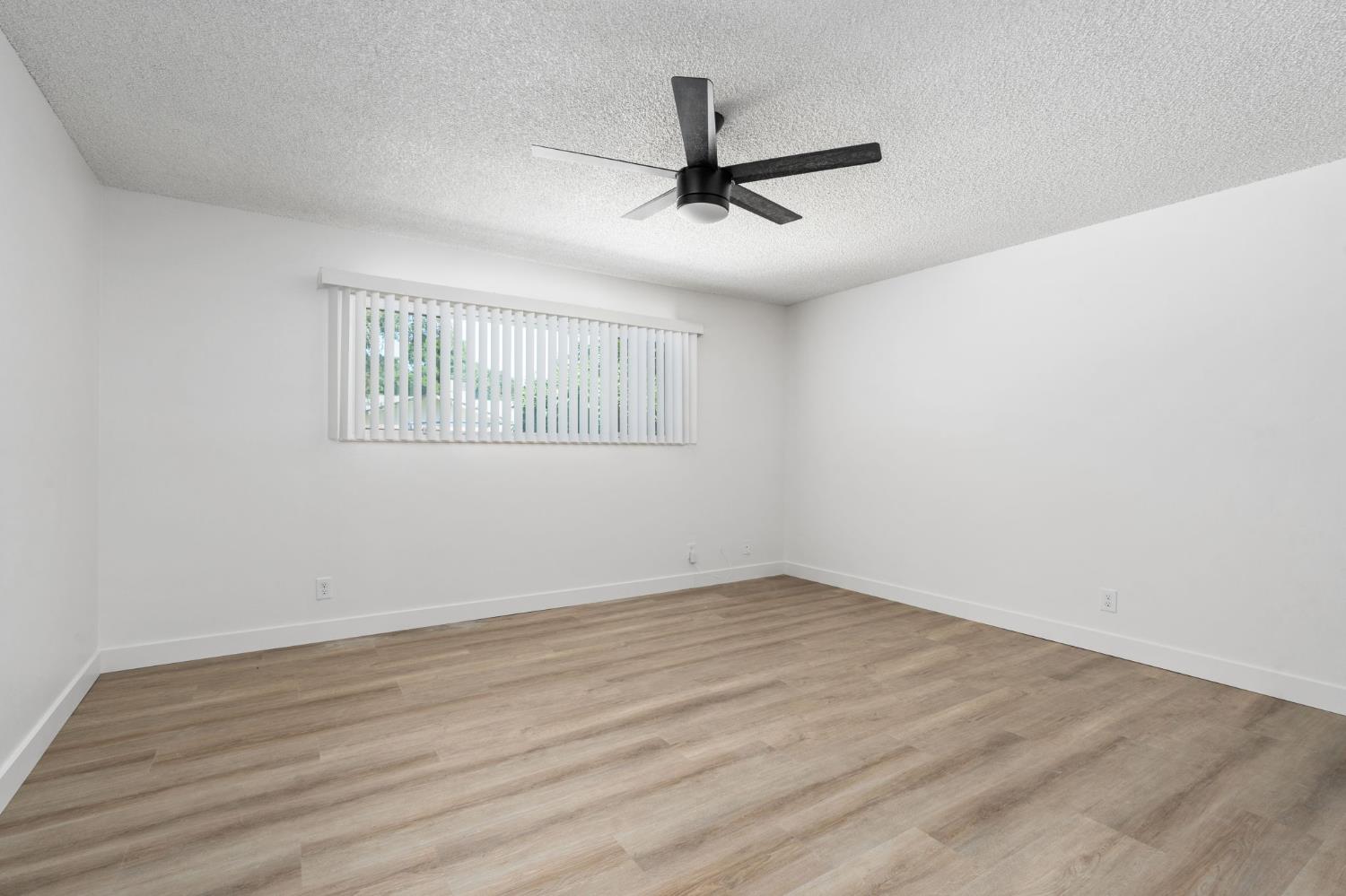 1284 N Riverview Ave, Reedley, CA 93654
