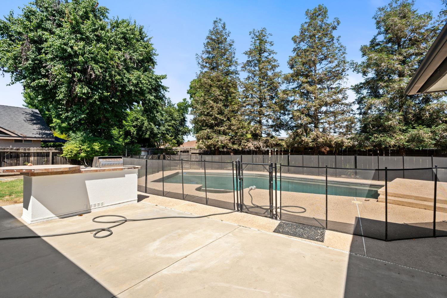 1284 N Riverview Ave, Reedley, CA 93654