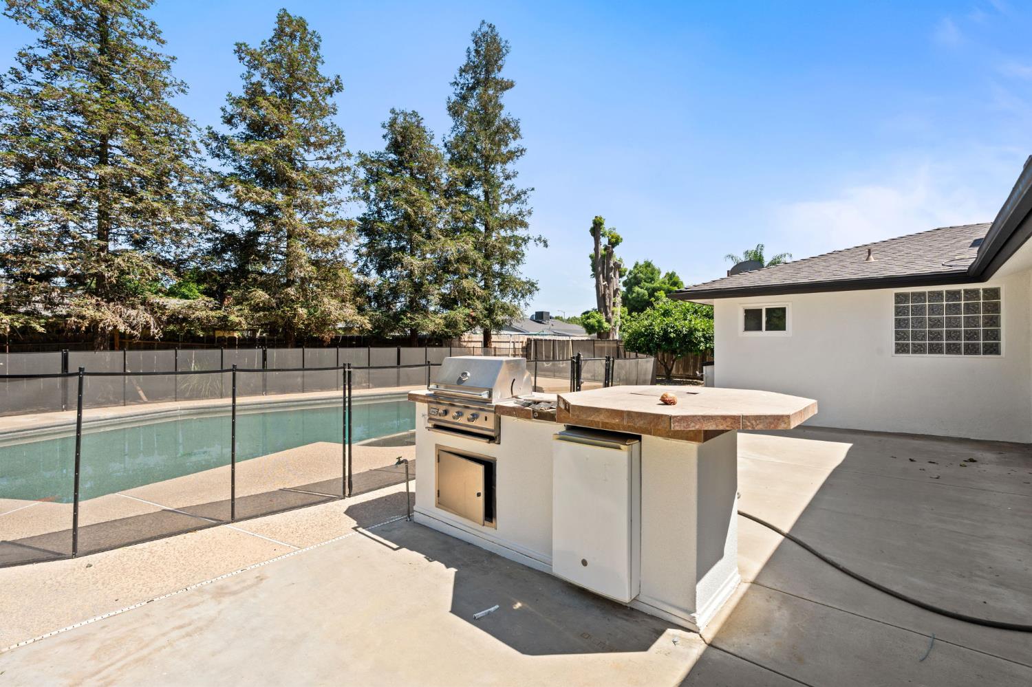 1284 N Riverview Ave, Reedley, CA 93654