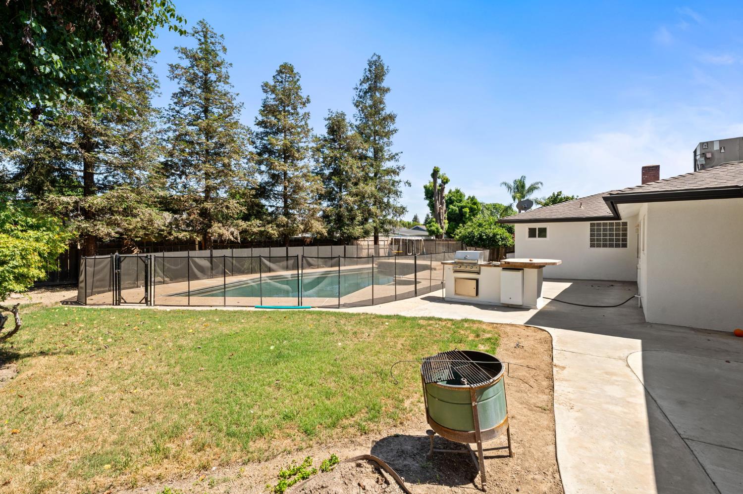 1284 N Riverview Ave, Reedley, CA 93654