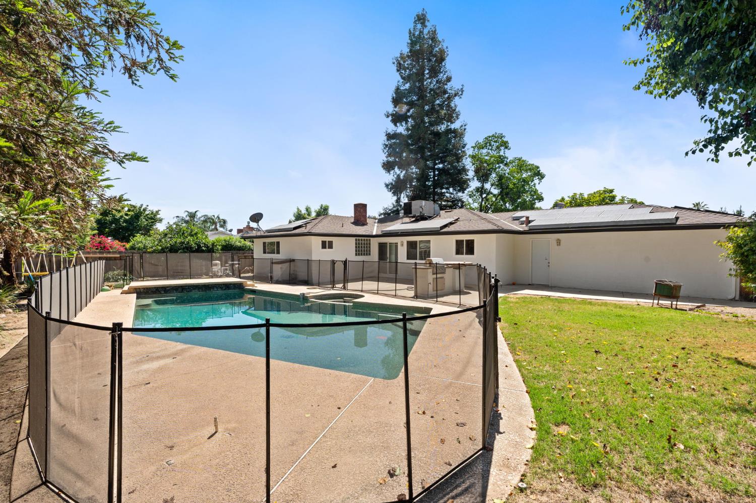 1284 N Riverview Ave, Reedley, CA 93654