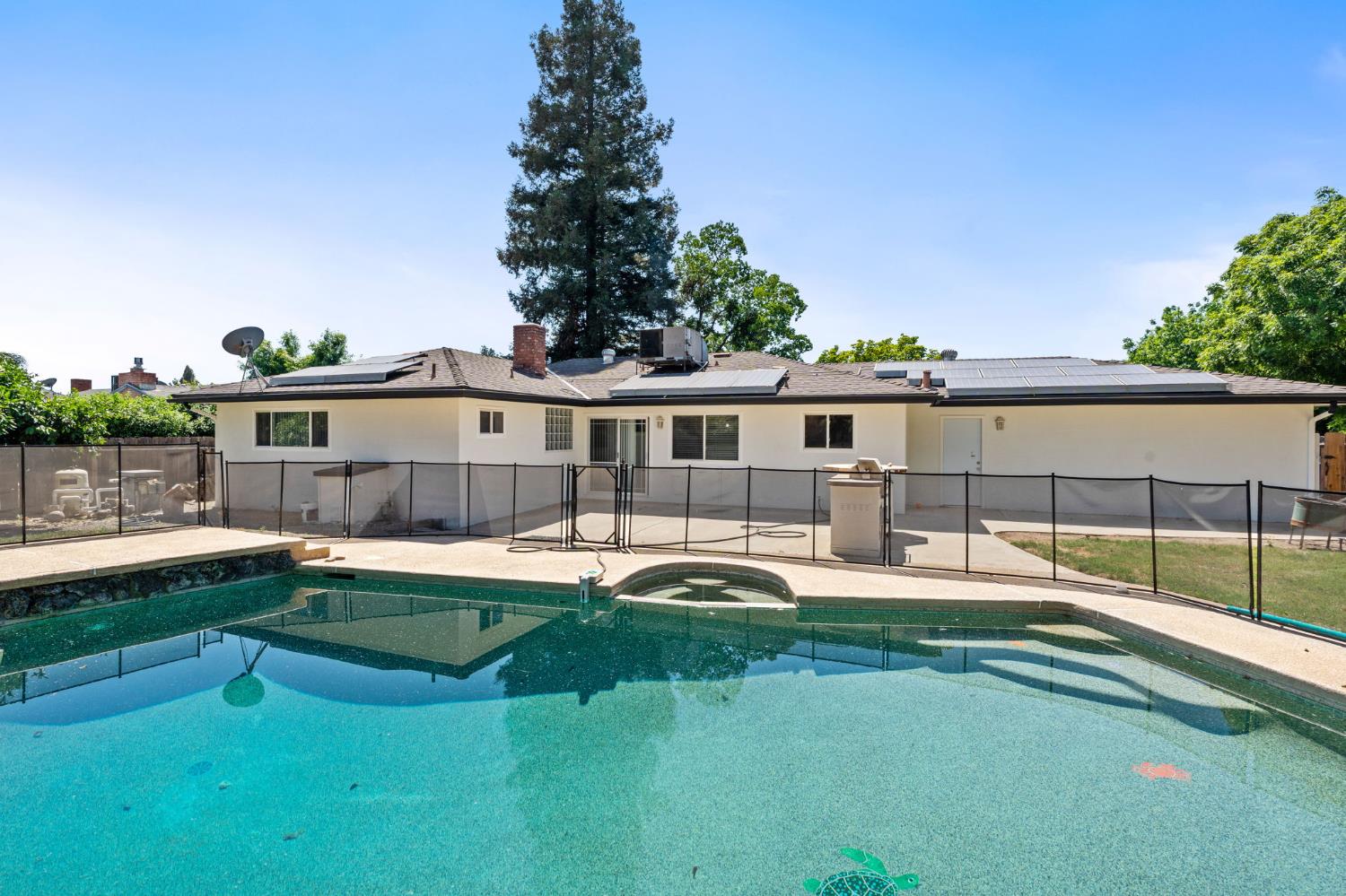 1284 N Riverview Ave, Reedley, CA 93654