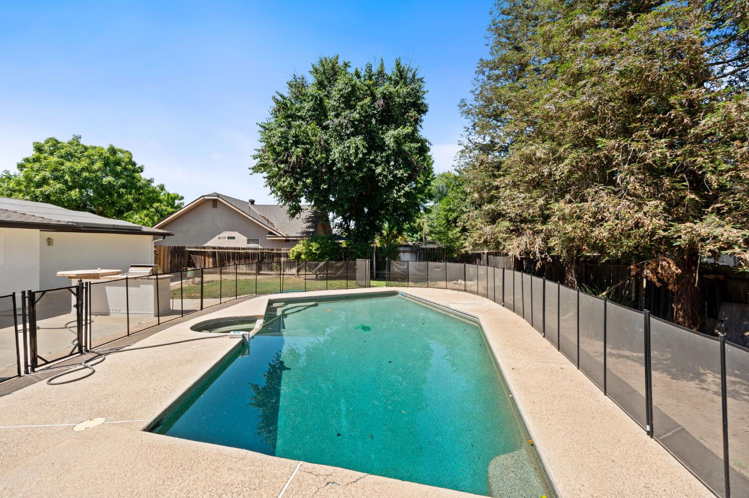 1284 N Riverview Ave, Reedley, CA 93654
