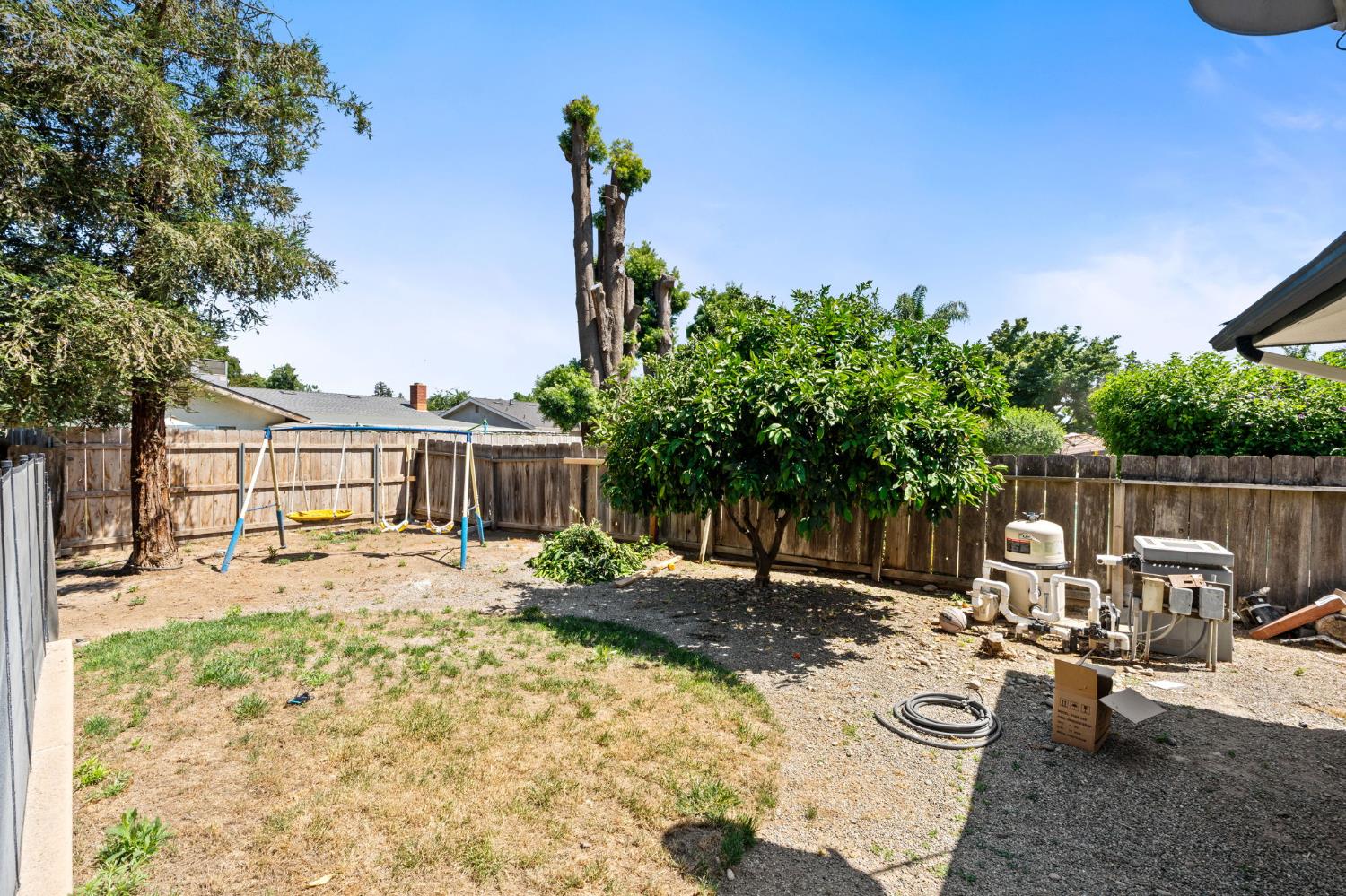 1284 N Riverview Ave, Reedley, CA 93654