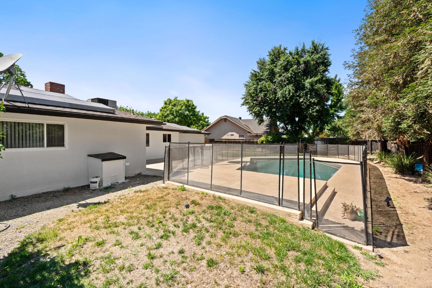 1284 N Riverview Ave, Reedley, CA 93654