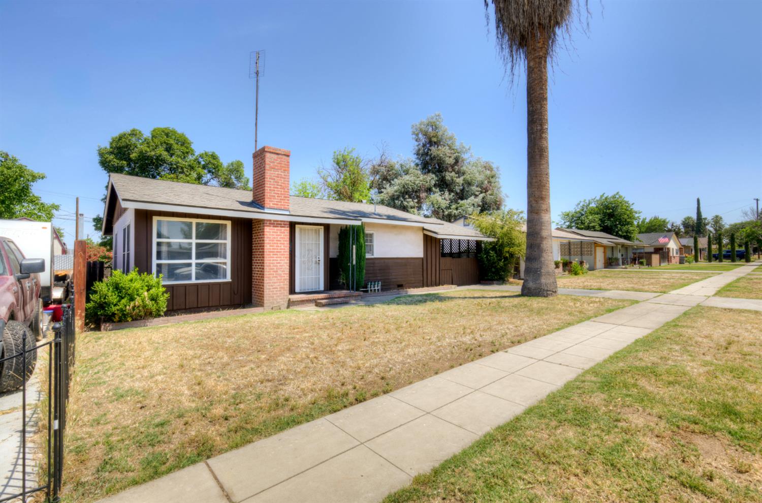 1204 W Yale Ave, Fresno, CA 93705