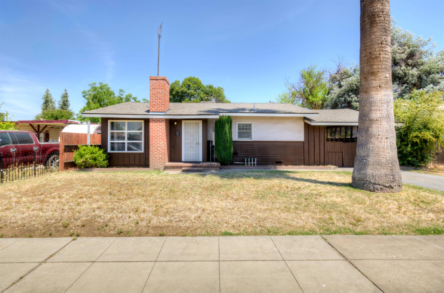1204 W Yale Ave, Fresno, CA 93705