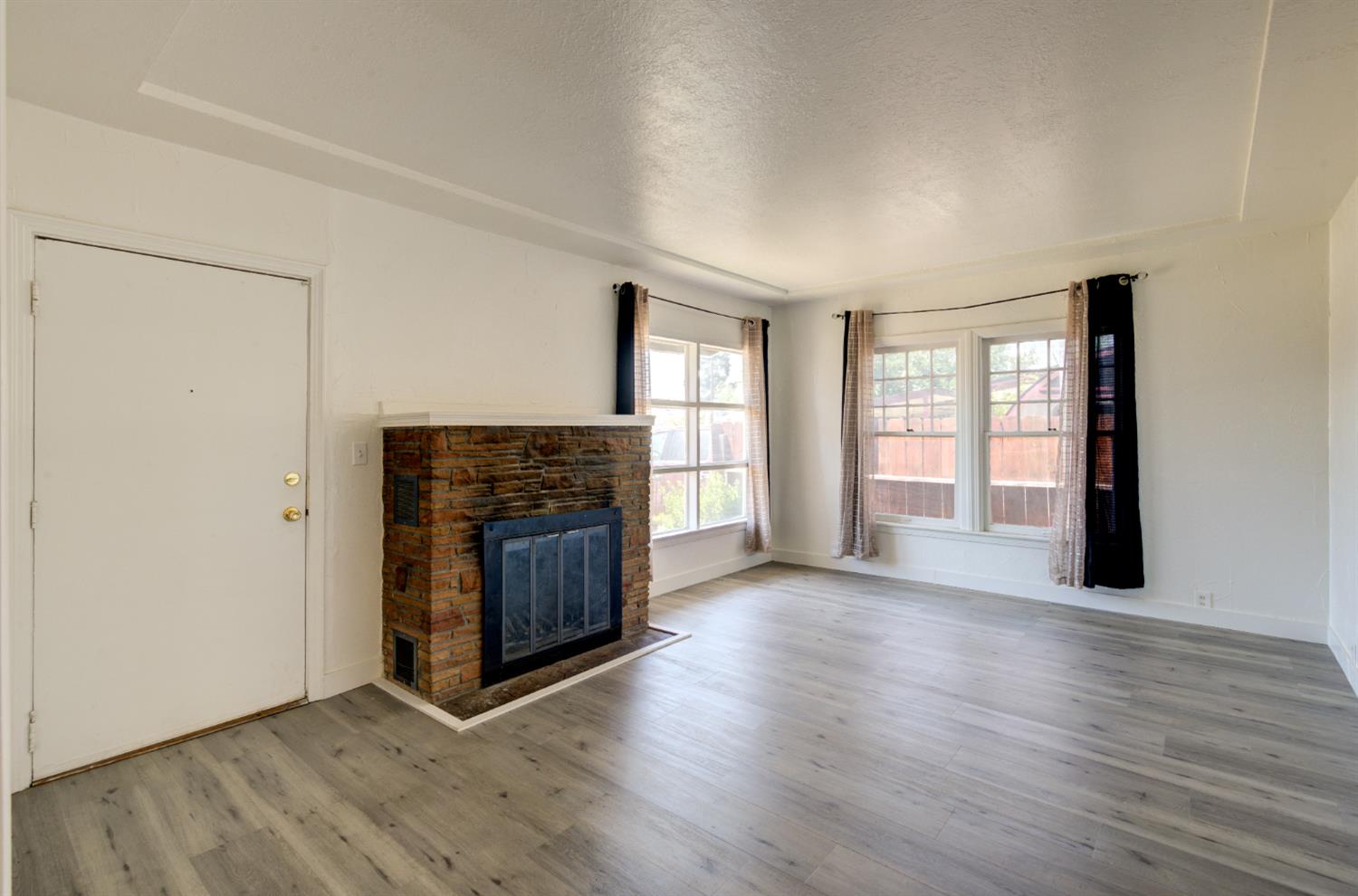 1204 W Yale Ave, Fresno, CA 93705