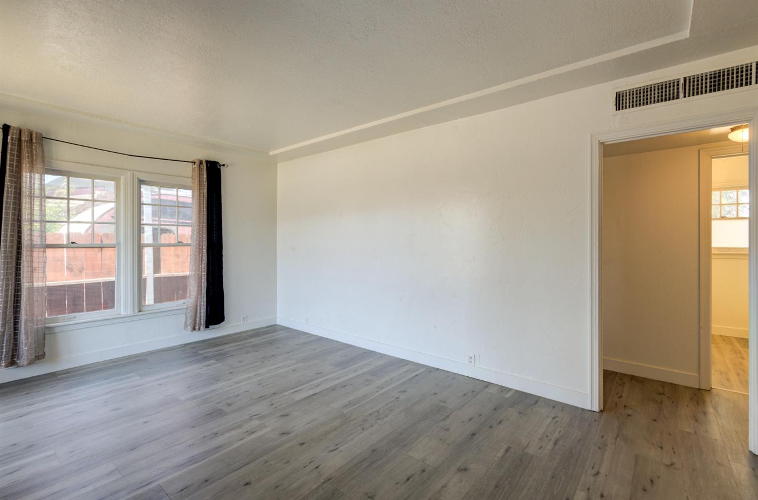 1204 W Yale Ave, Fresno, CA 93705