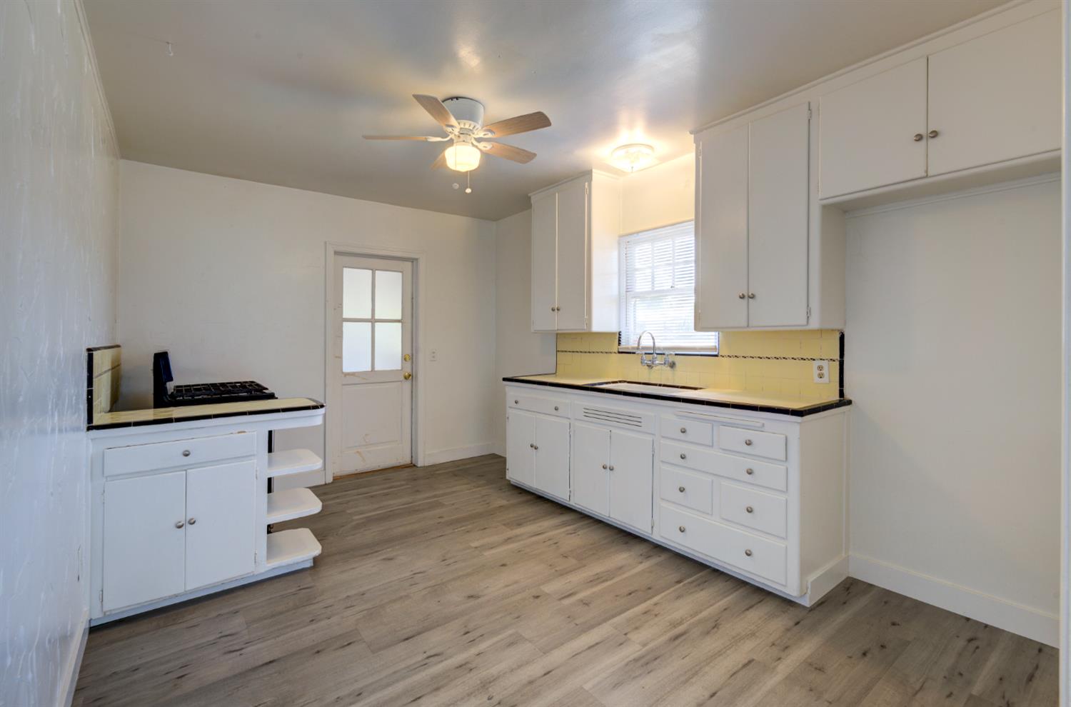 1204 W Yale Ave, Fresno, CA 93705