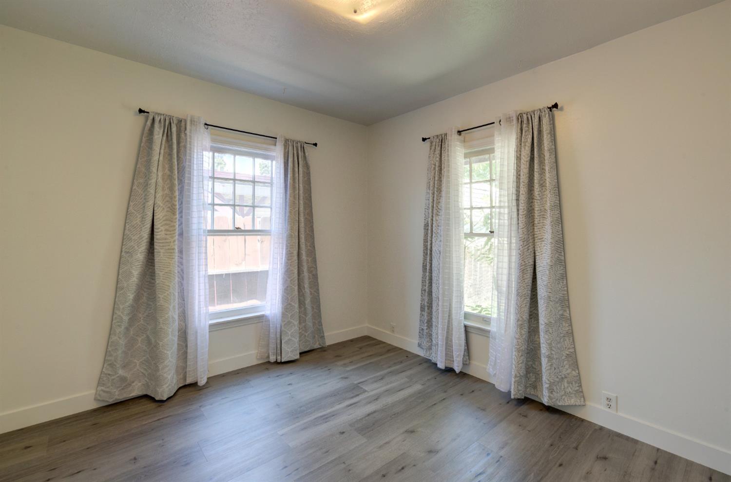 1204 W Yale Ave, Fresno, CA 93705