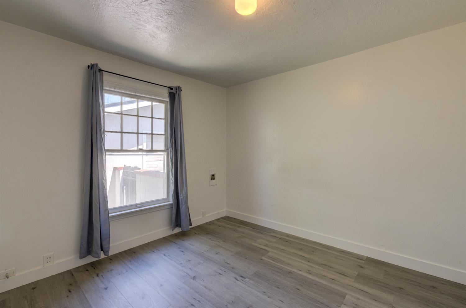 1204 W Yale Ave, Fresno, CA 93705
