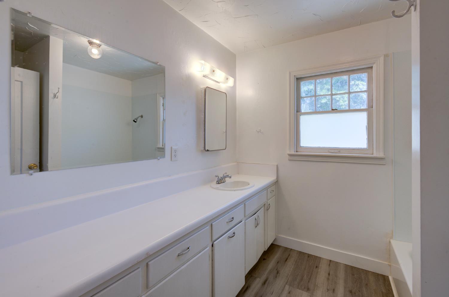 1204 W Yale Ave, Fresno, CA 93705