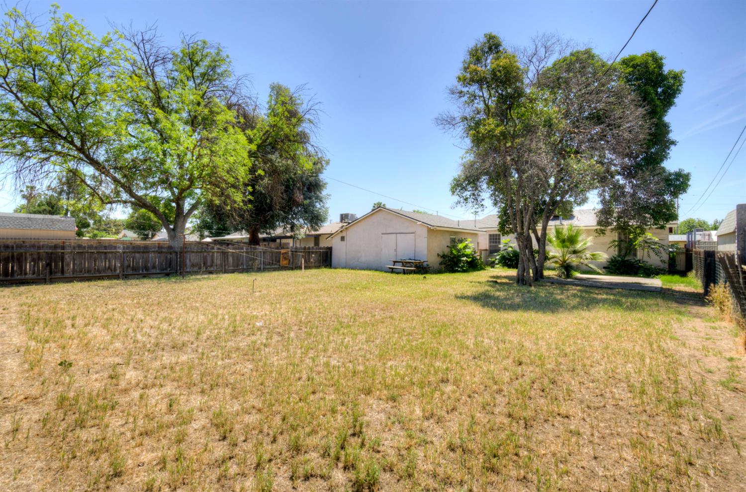 1204 W Yale Ave, Fresno, CA 93705