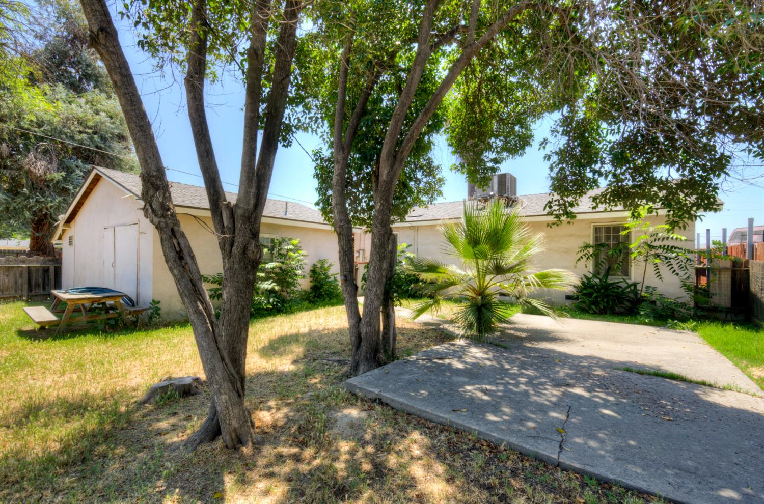 1204 W Yale Ave, Fresno, CA 93705