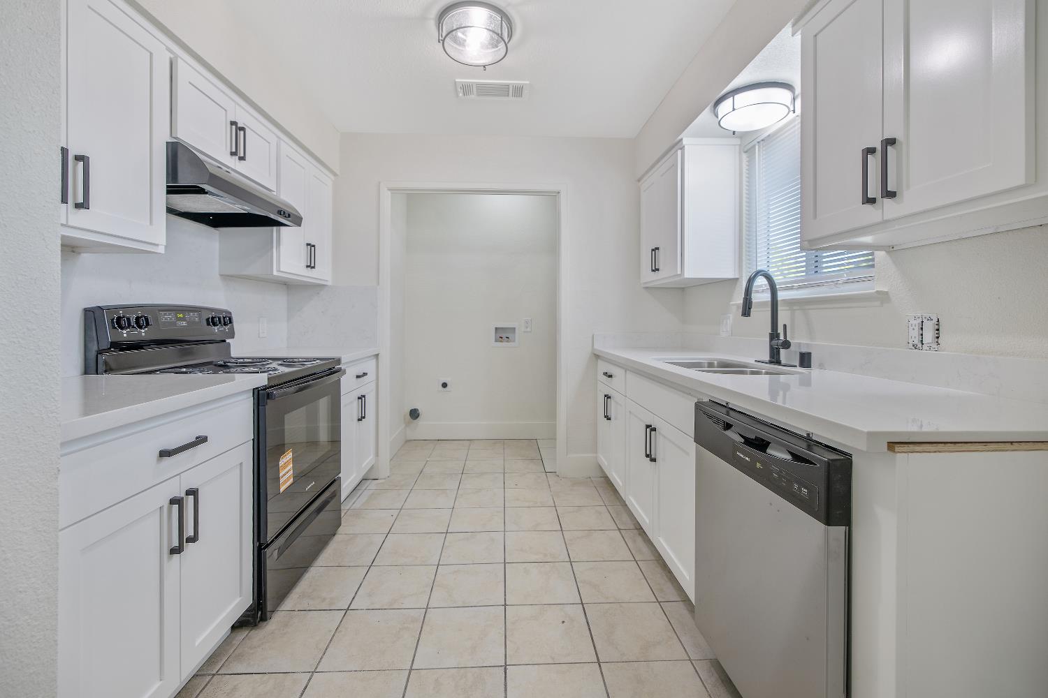 2251 E Clay Ave, Fresno, CA 93701