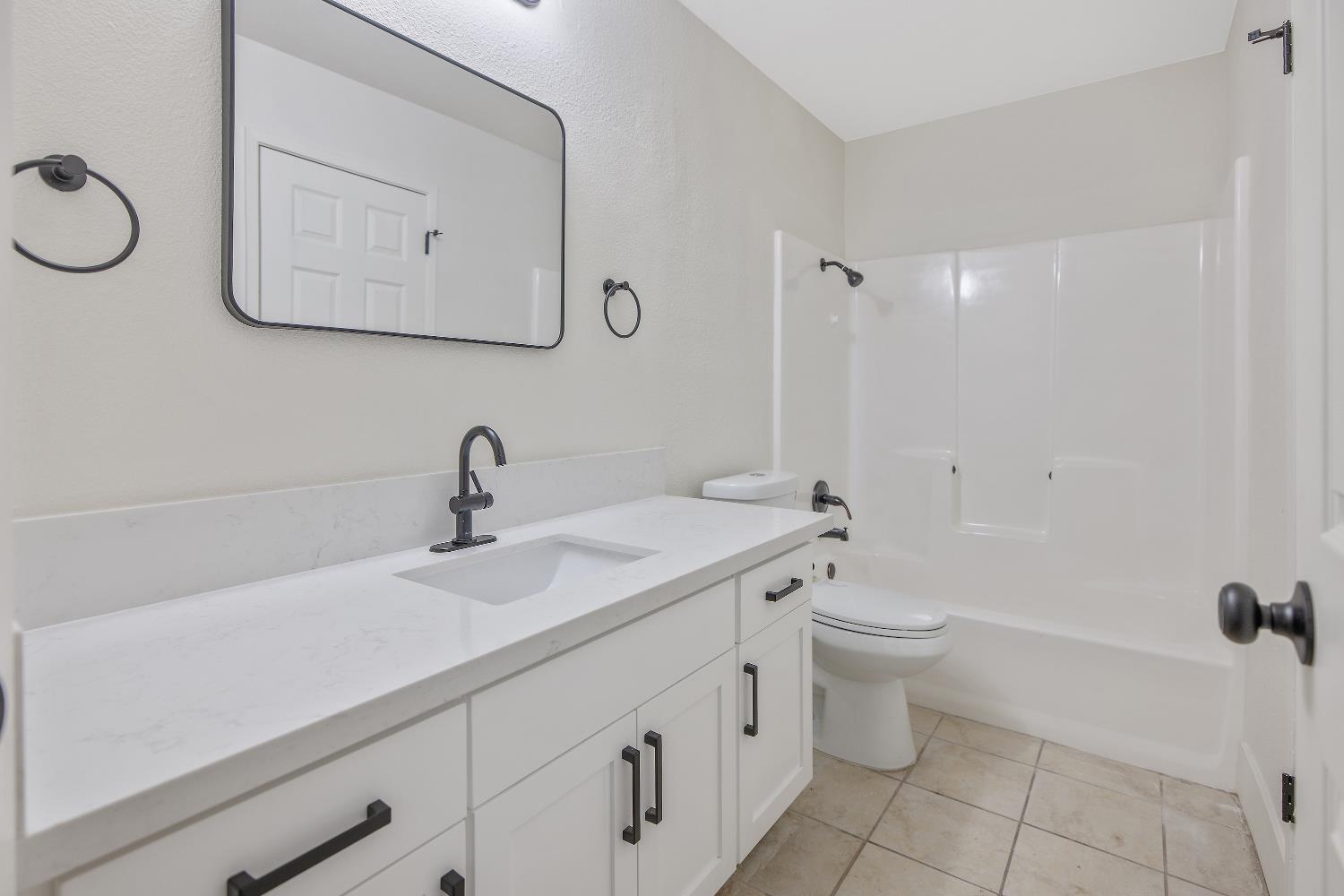2251 E Clay Ave, Fresno, CA 93701