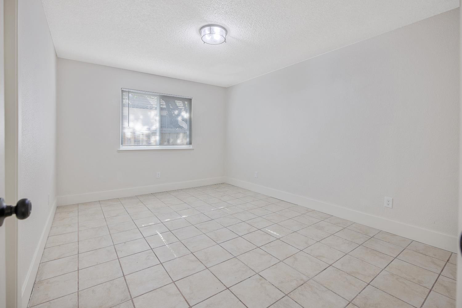 2251 E Clay Ave, Fresno, CA 93701
