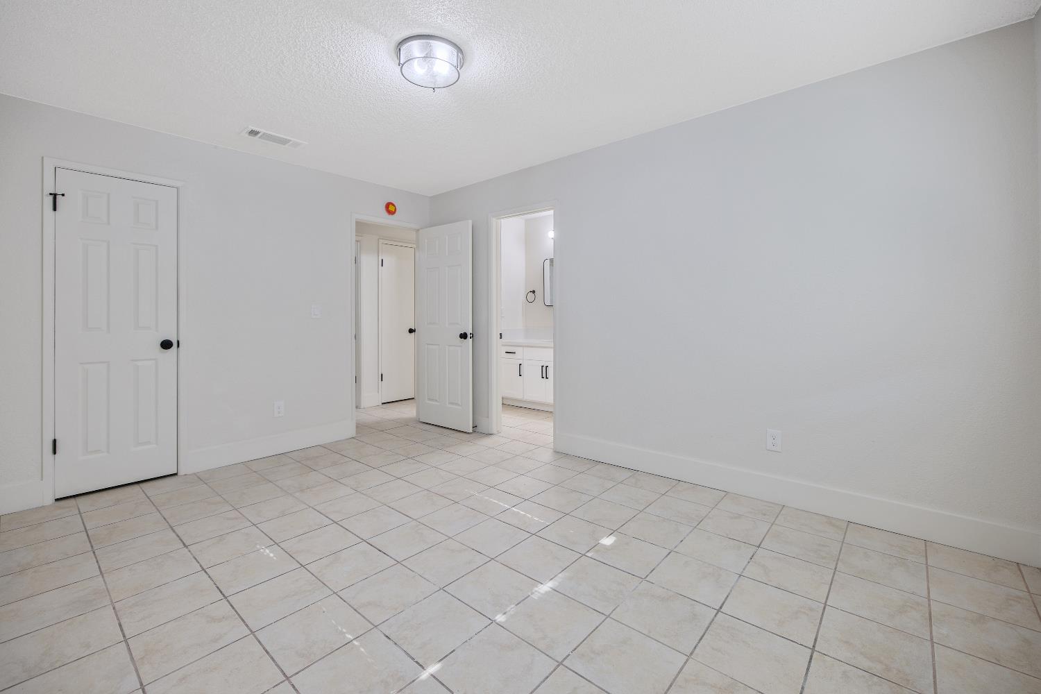 2251 E Clay Ave, Fresno, CA 93701