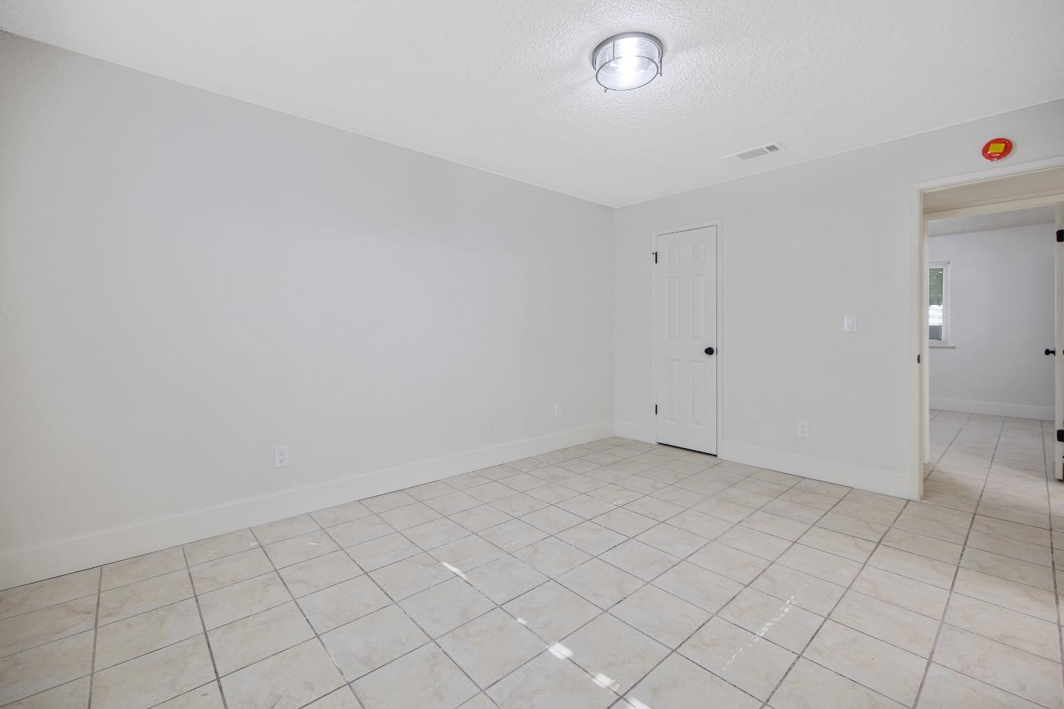 2251 E Clay Ave, Fresno, CA 93701