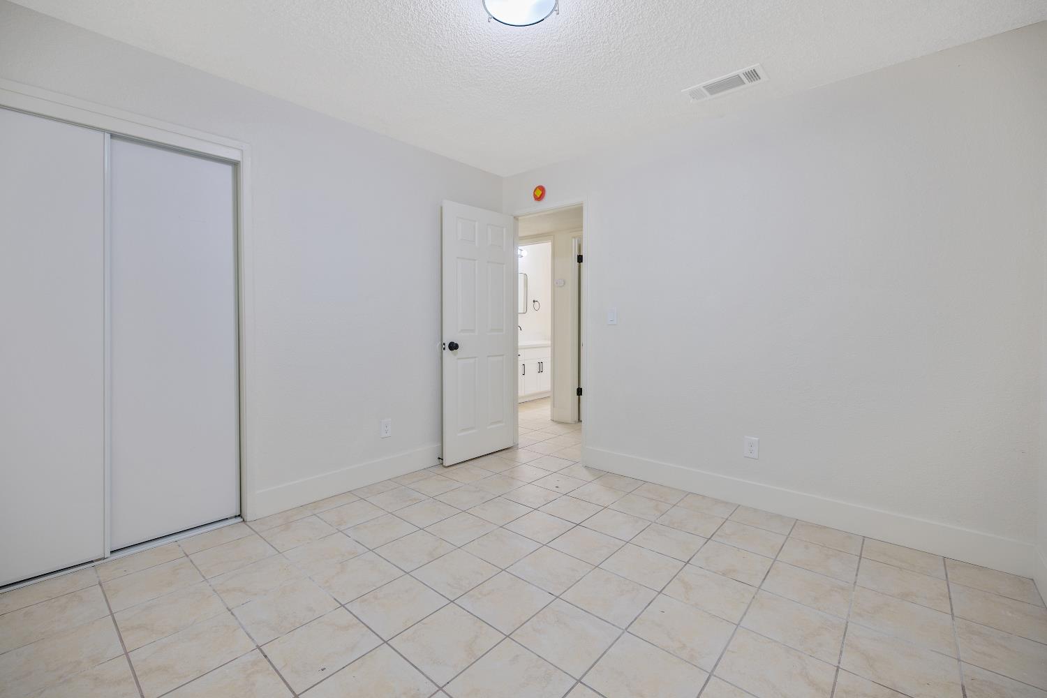 2251 E Clay Ave, Fresno, CA 93701
