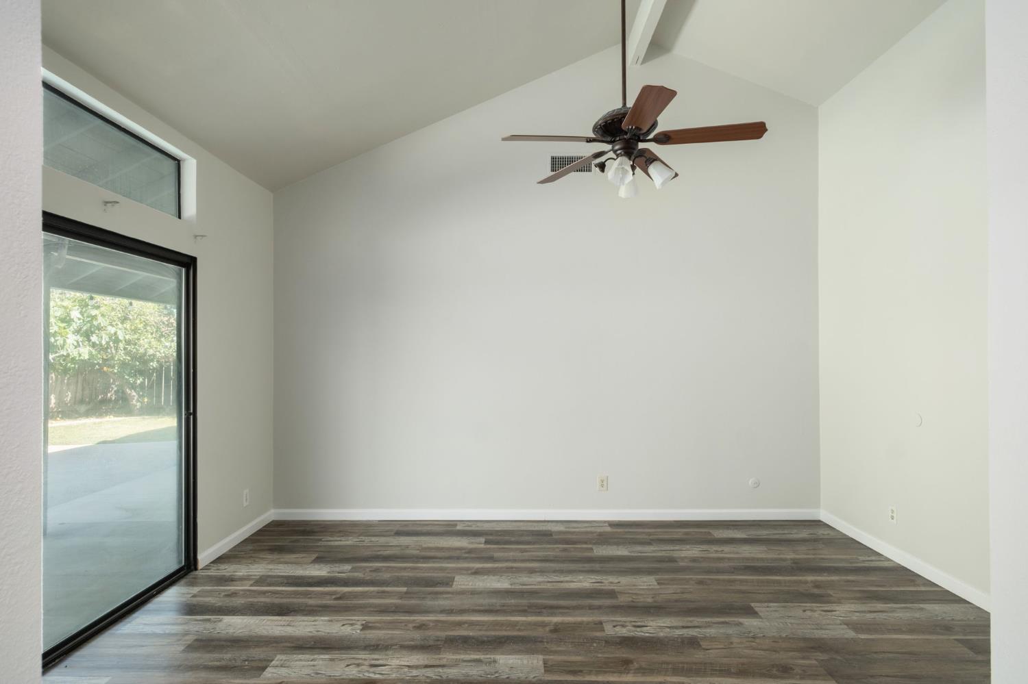 7570 N 6Th St, Fresno, CA 93720
