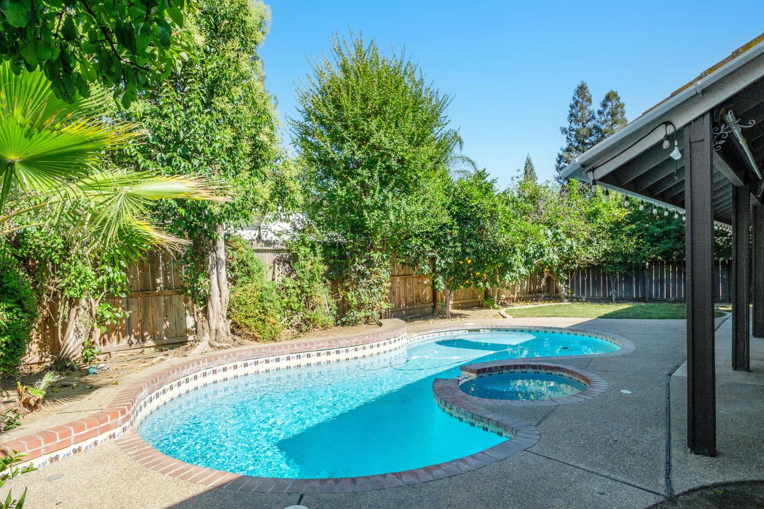7570 N 6Th St, Fresno, CA 93720